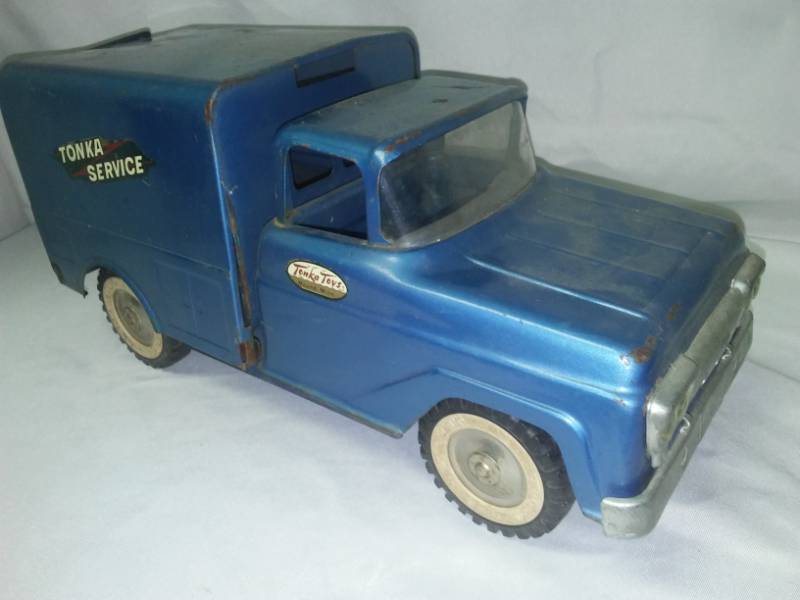 lot 390 image: Tonka service truck Circa 1950s - vintage.