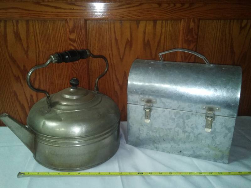 lot 409 image: Metal teapot and garden tools tin.