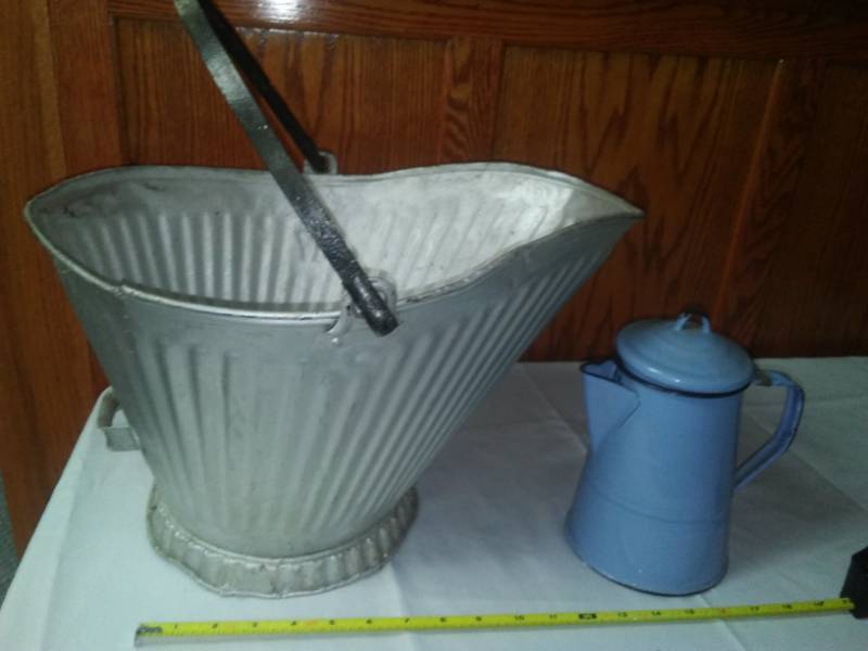 lot 411 image: Vintage ice bucket and enamel coffee pot.