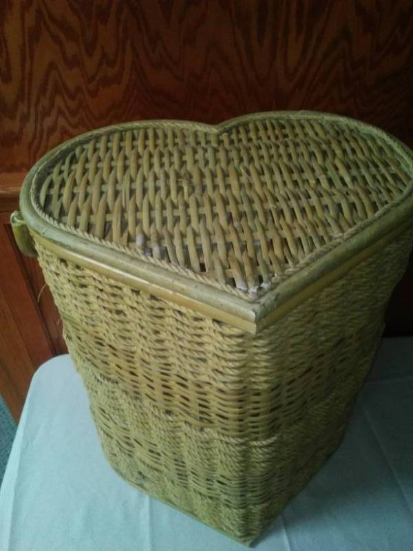 lot 412 image: Heart shaped wicker basket,