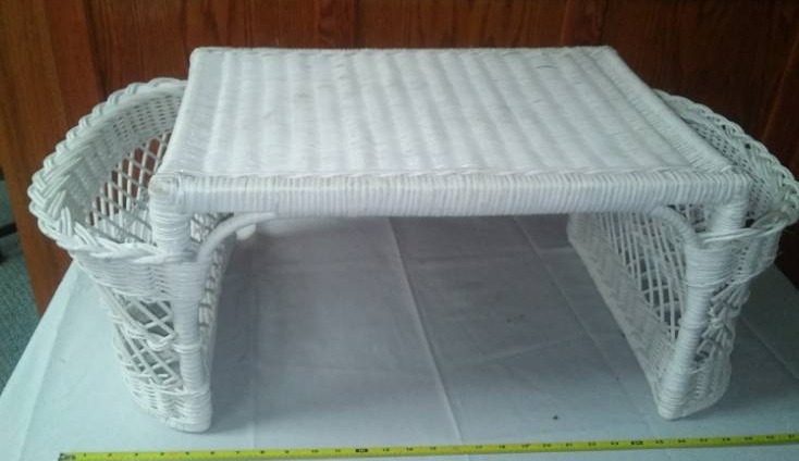 lot 413 image: Wicker tray - breakfast in bed.