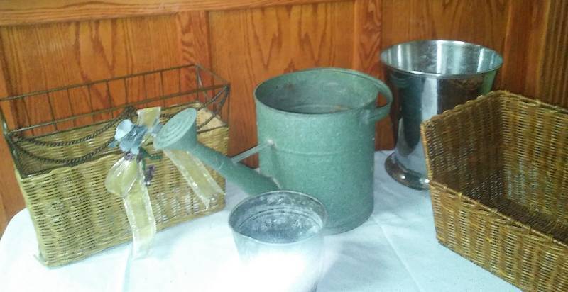 lot 422 image: Baskets and cans.