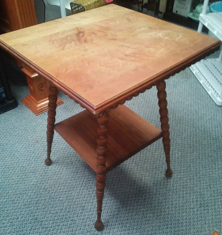 lot 425 image: Antique table, solid wood