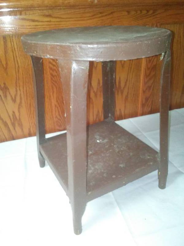 lot 427 image: Metal vintage stool