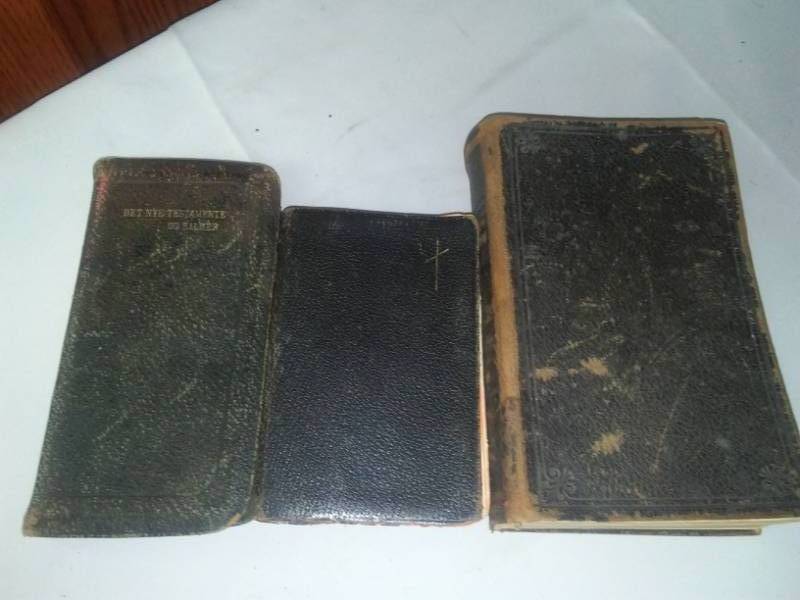 lot 451 image: Norwegian Bibles (3) 1920,1902,1910