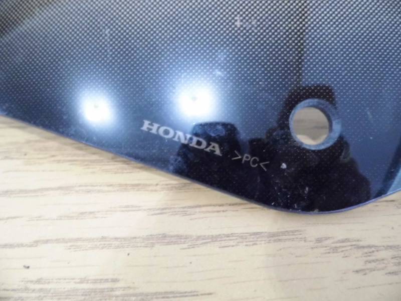 lot 1 image: Honda Windshield