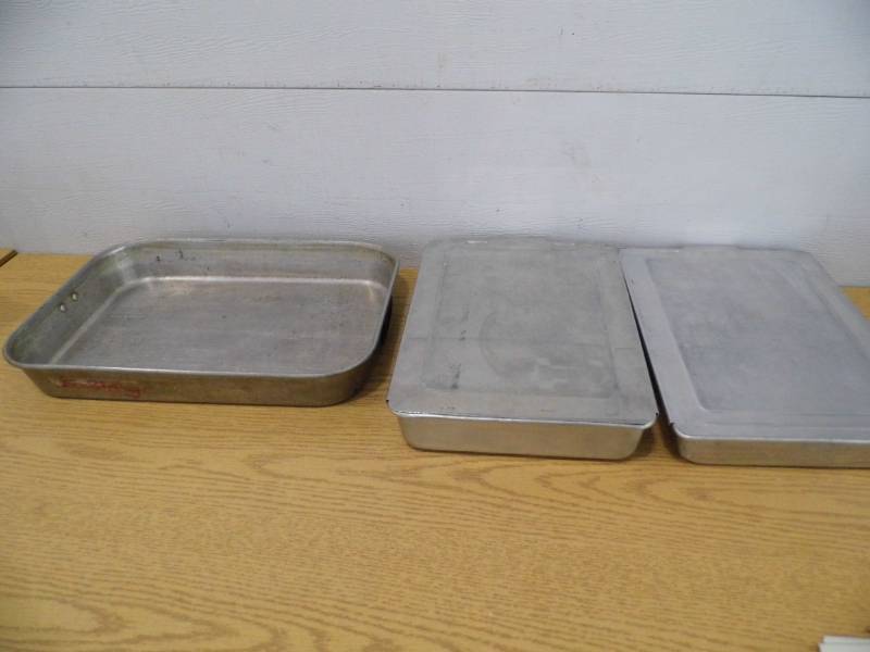 lot 11 image: Lot of 2 Covered Baking Pans - Open Pan