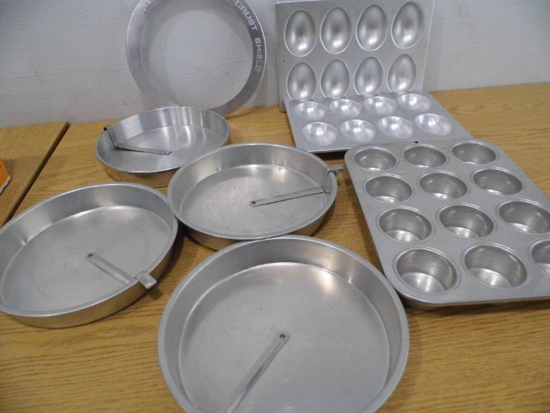 lot 13 image: Baking Pans