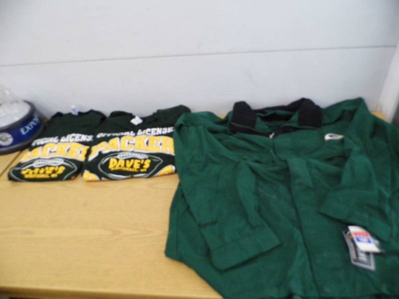 lot 18 image: Green Bay Ts - XL Jacket - Special Light