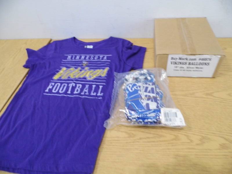 lot 20 image: Vikings T-Shirt - Case Mylar Vikings Balloons