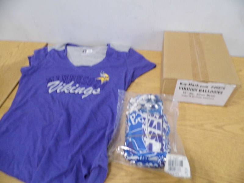 lot 21 image: Vikings T-Shirt - Case Mylar Vikings Balloons