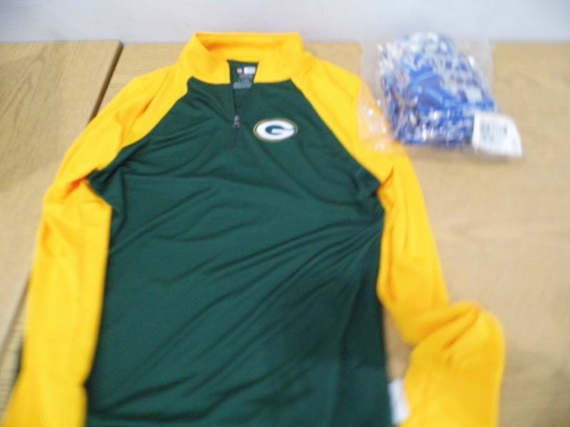 lot 22 image: Green Bay T-Shirt - Case Mylar Vikings Balloons