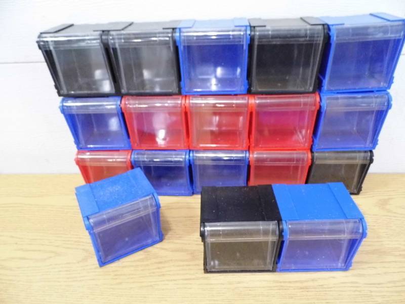 lot 23 image: Lot of 18 Stacking Storage Containers