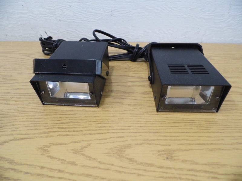 lot 29 image: Lot of 2 Strobe Lights