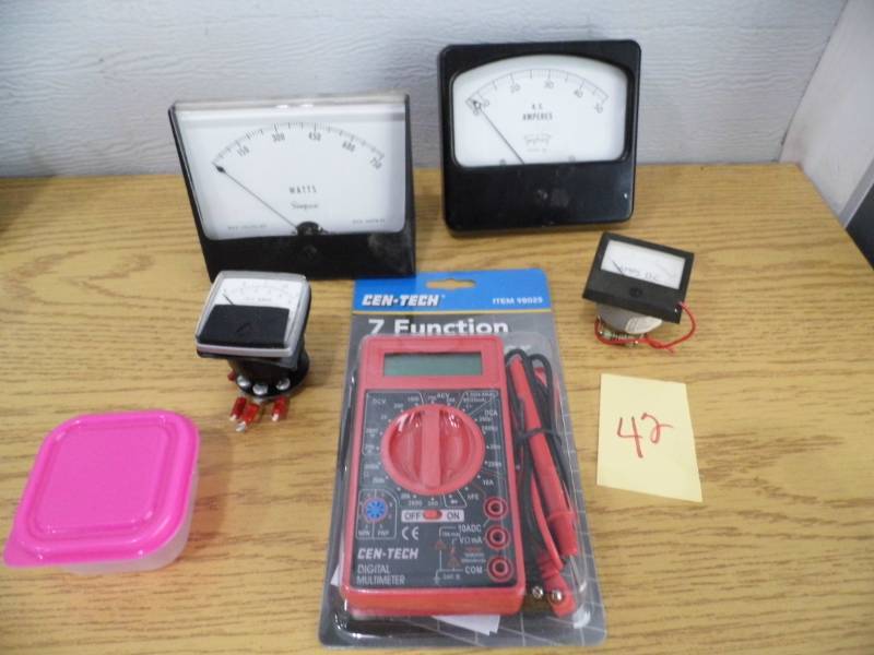 lot 42 image: Multimeter - Gauges