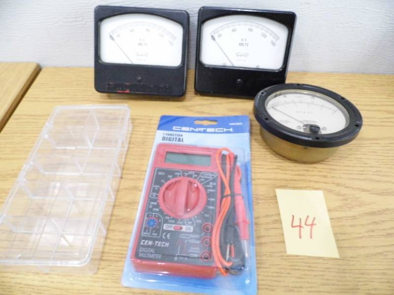 lot 44 image: Multimeter - Gauges