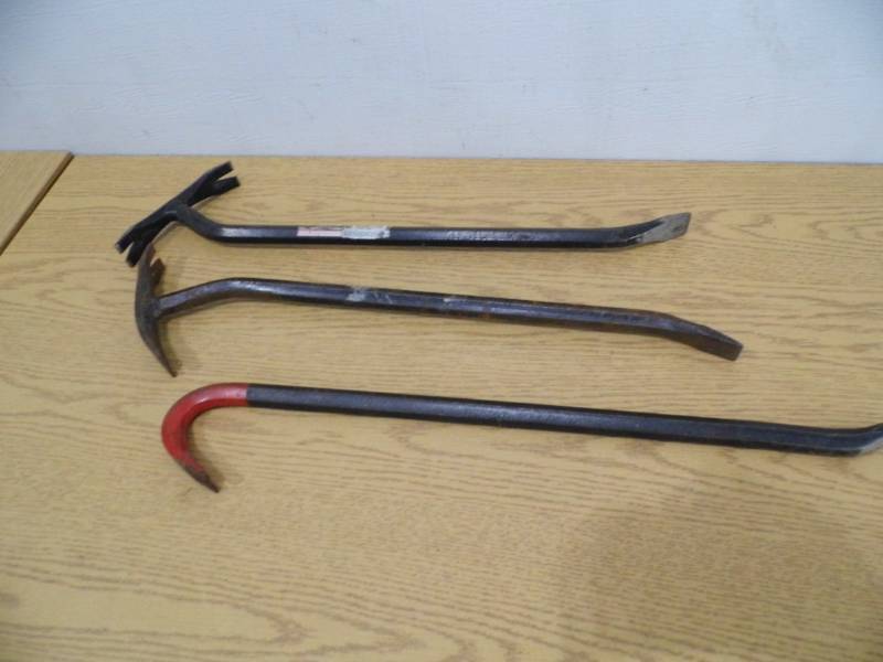 lot 55 image: Prybars