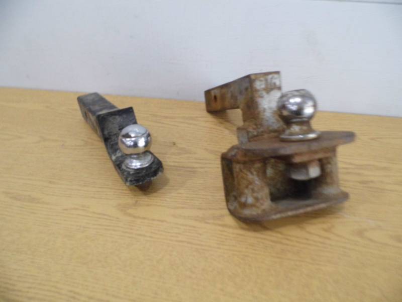 lot 70 image: Lot of 2 Hitches