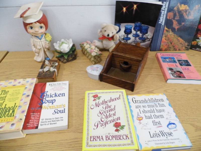 lot 74 image: Books - Decor