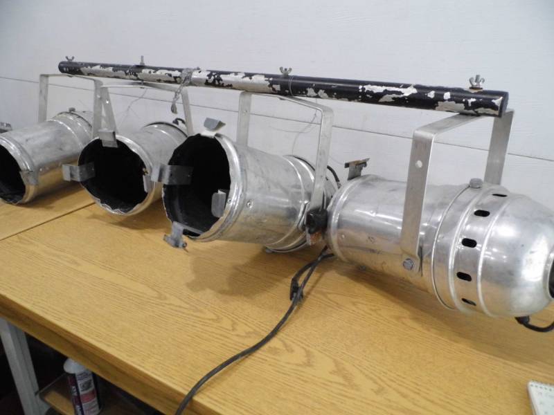 lot 85 image: Stage Light Cans