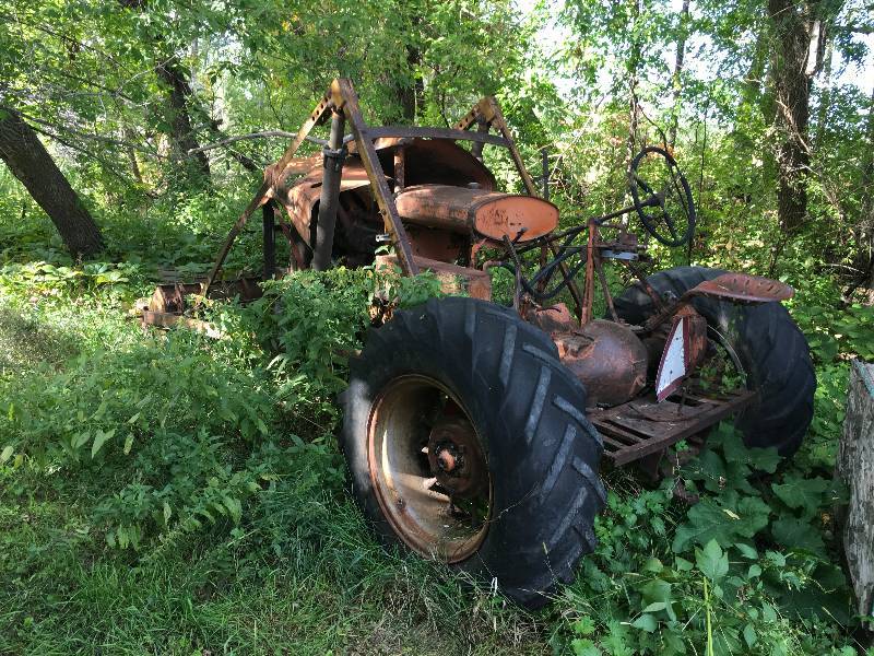 lot 4 image: Allis Chambers WD Tractor W Magneto & Front End Loader