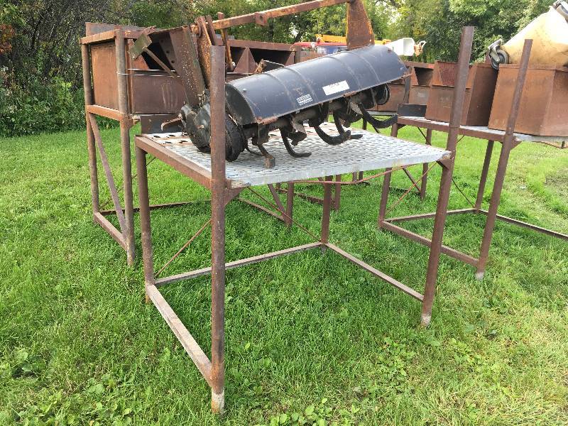 lot 9 image: Heavy Duty Shelving