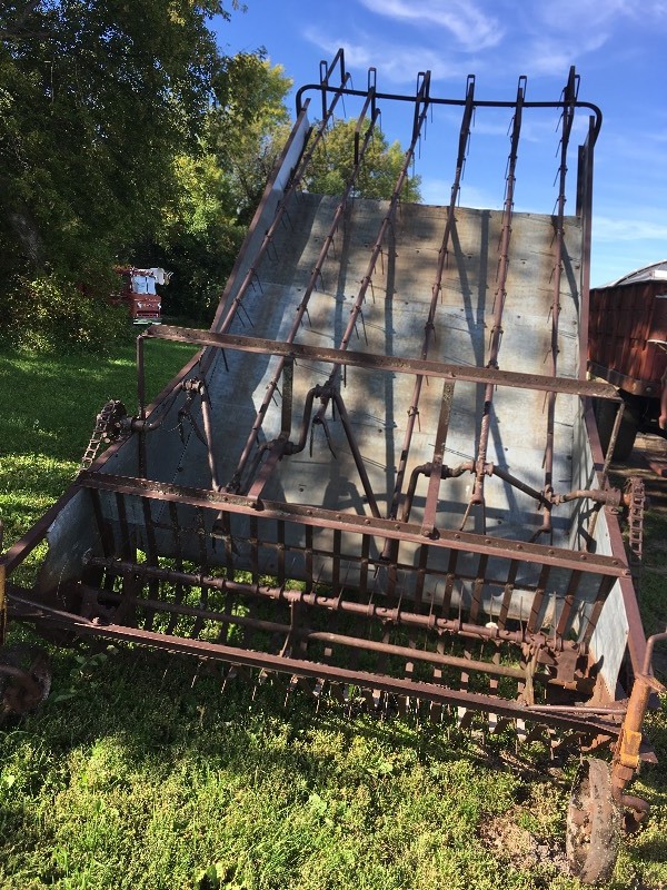 lot 21 image: Hay Stacker