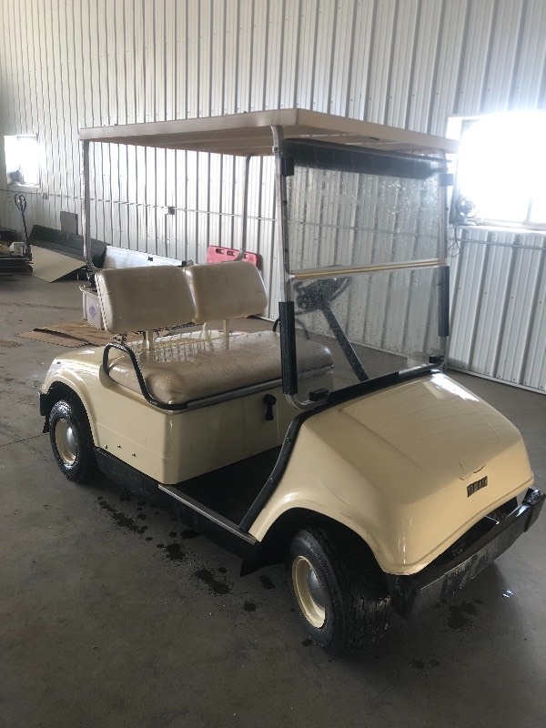 lot 25 image: Yamaha Golf Cart