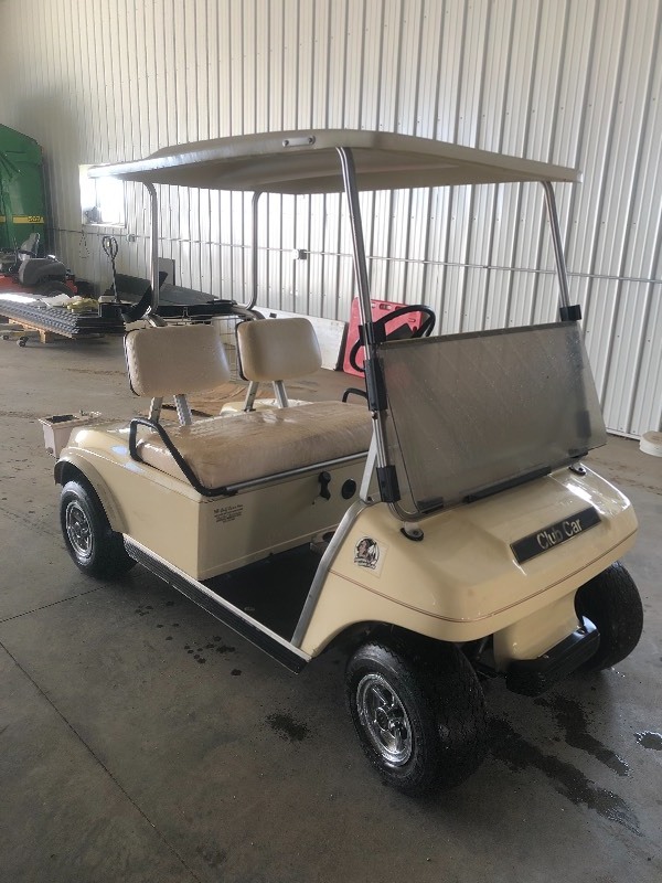lot 26 image: Club Car Golf Cart