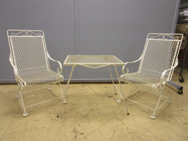 lot 203 image: CHILDRENS PATIO FURNITURE