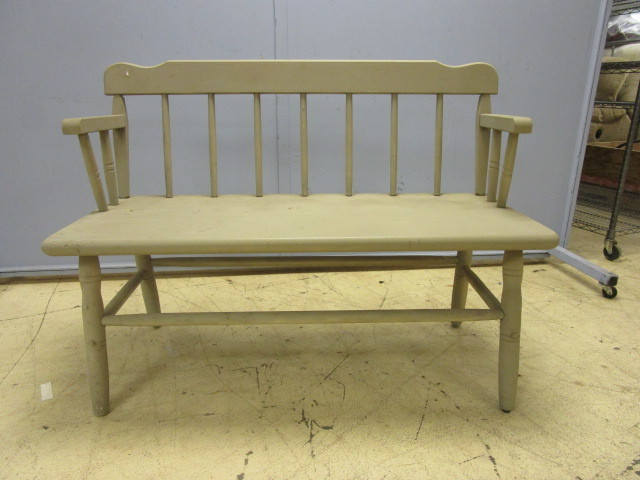 lot 205 image: WOOD BENCH