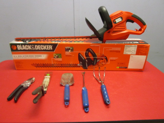 lot 212 image: BLACK & DECKER HEDGE TRIMMER AND ASSORTED GARDEN TOOLS