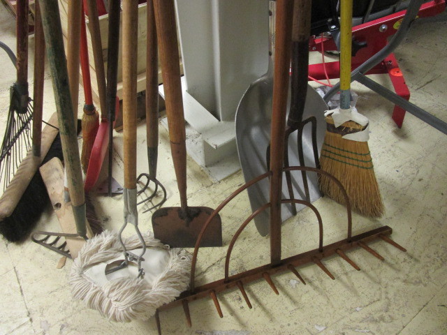 lot 218 image: ANTIQUE WOODEN HAY RAKE AND OTHER HOME TOOLS