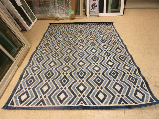 lot 230 image: AREA RUG
