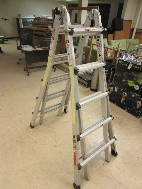 lot 236 image: GORILLA PROFESSIONAL 4-IN-1 ALUMINUM LADDER