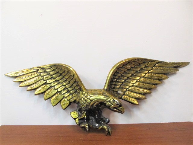 lot 51 image: LARGE Vintage Gilt Metal Patriotic Eagle Wall Hanging.