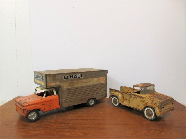 lot 62 image: 2 Older Vintage Tonka Trucks