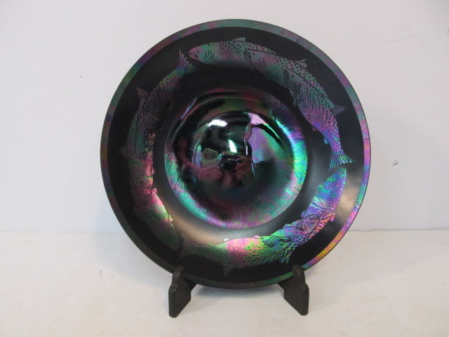 lot 67 image: Large Signed Alaskan Iridescent Art Glass Charger Tray w Trout Design