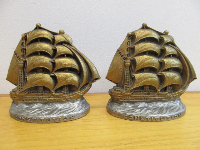 lot 21 image: Pair of Vintage U.S.S CONSTITUTION Ship Bookends