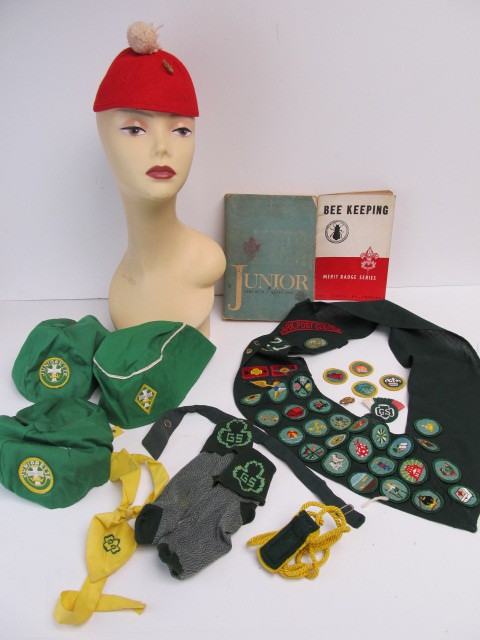 lot 42 image: Collection of Vintage 1960s GIRL SCOUT Patches Hats etc