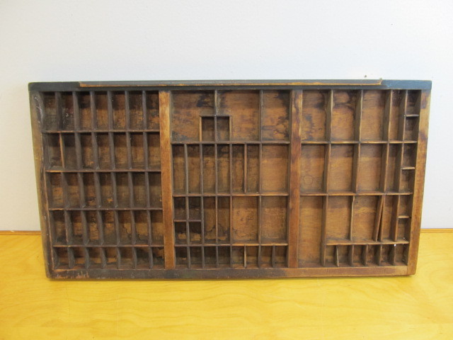 lot 156 image: Antique Printers Tray
