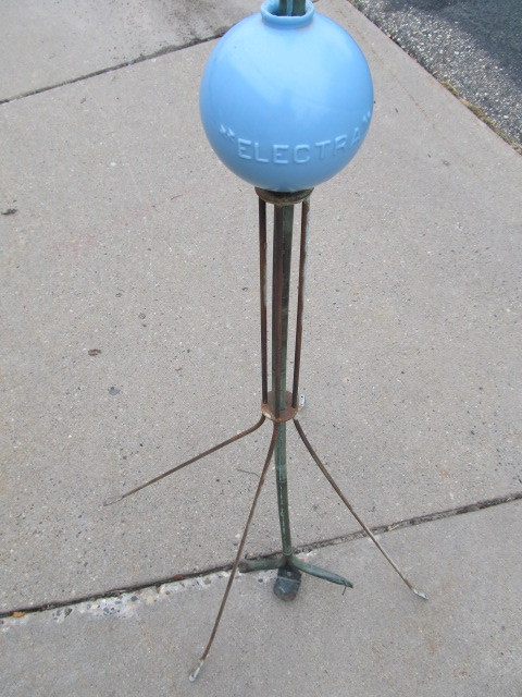 lot 183 image: Antique Lightning Rod wBlue Glass Electra Ball