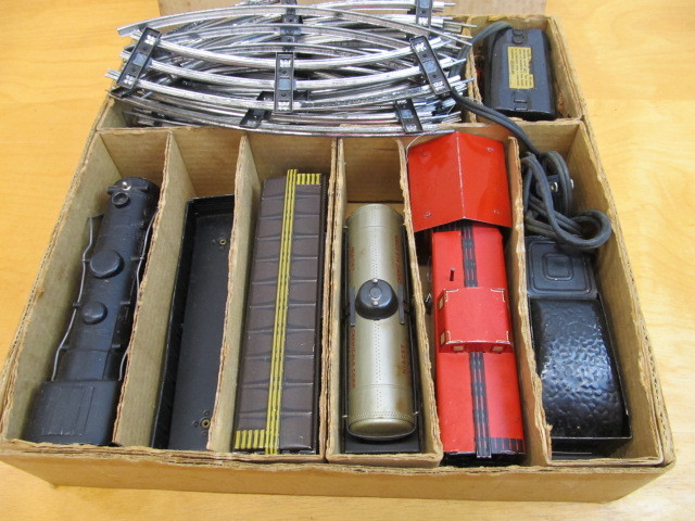 lot 166 image: Vintage MARX Stream Line Train Set wBox