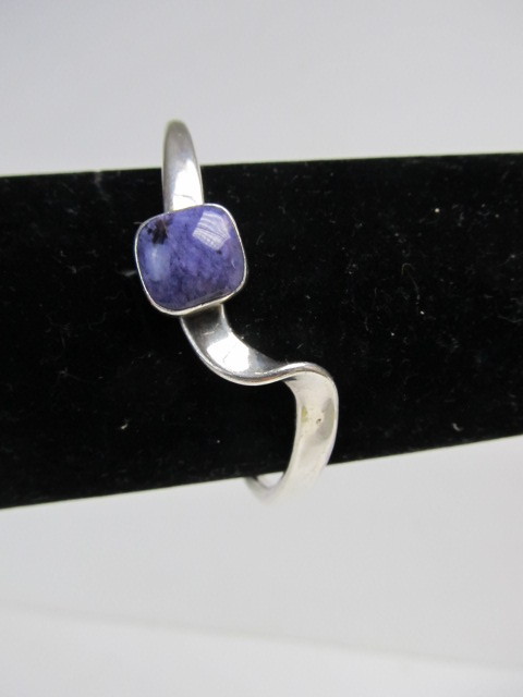 lot 110 image: Sculptural Sterling Silver & Purple Gemstone Cuff Bracelet