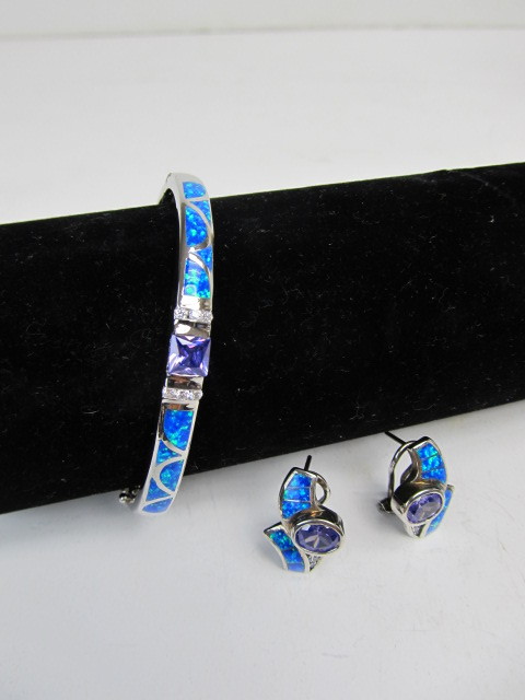 lot 115 image: Inlaid Sterling Silver Bracelet wAmethyst Center Stone & Matching Earrings