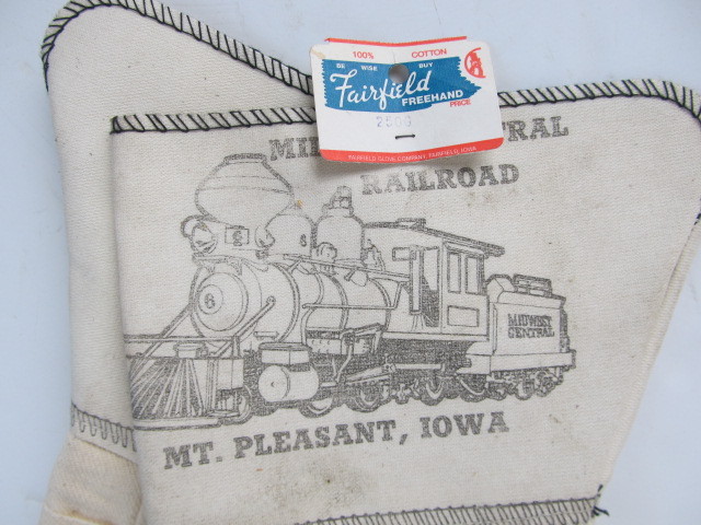 lot 124 image: NOS Pair of Vintage Midwest Central Railroad Gloves