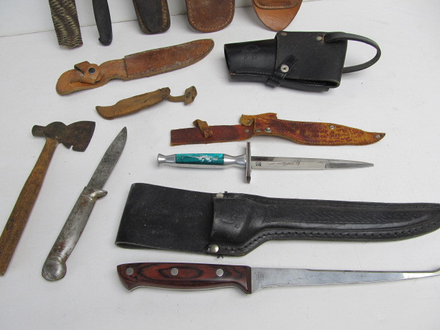 lot 125 image: Lot of Assorted Vintage Knives & Leather Cases