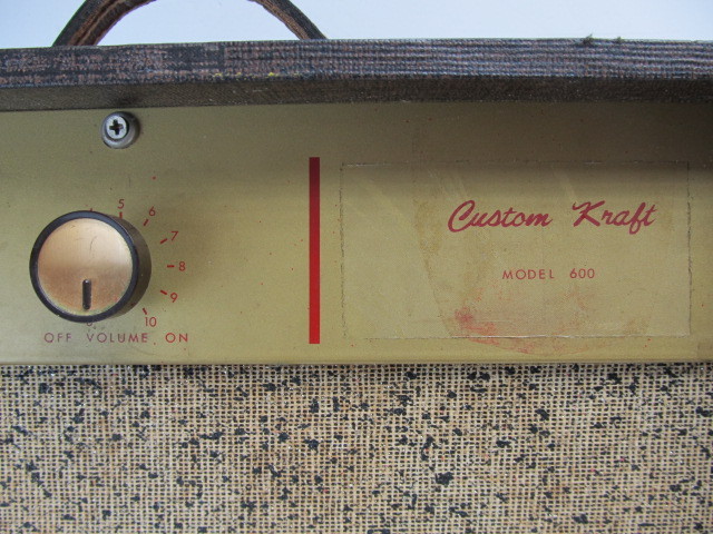 lot 128 image: Vintage Custom Kraft Model 600 Tube Amplifier