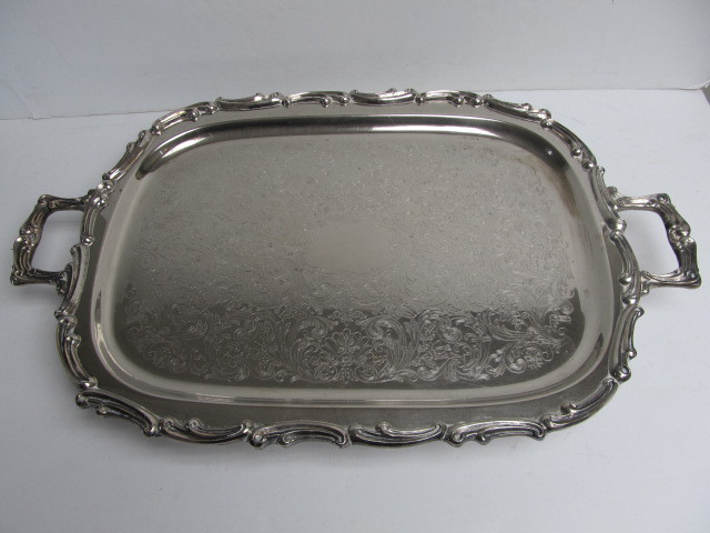 lot 134 image: Large Vintage LEONARD Silver Company Footed Silverplated Serving Tray