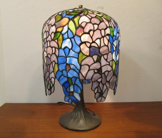 lot 105 image: MEYDA TIFFANY Stained Glass Lamp